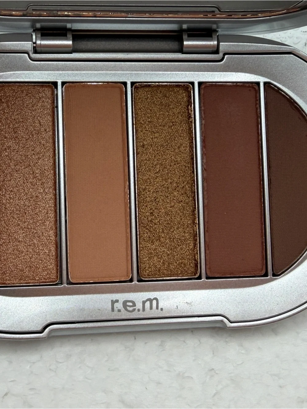R.E.M Beauty Neutral Brown Eyeshadow Palette - Warm Brown & Bronze Shades